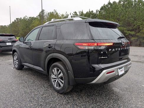 New 2025 Nissan Pathfinder SL image 6