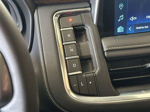 Used 2024 Chevrolet Tahoe Premier w/ Premium Package image 25