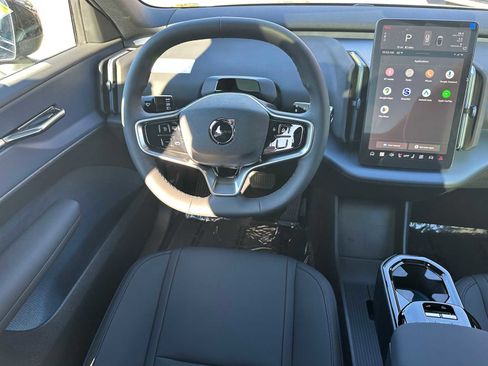 New 2025 Volvo EX30 Plus w/ Protection Package Premier image 17