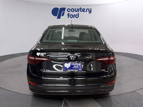 Used 2024 Volkswagen Jetta SE FWD image 6