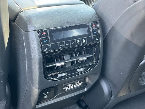 Used 2023 Jeep Grand Cherokee Overland w/ Advanced Protech Group III image 19