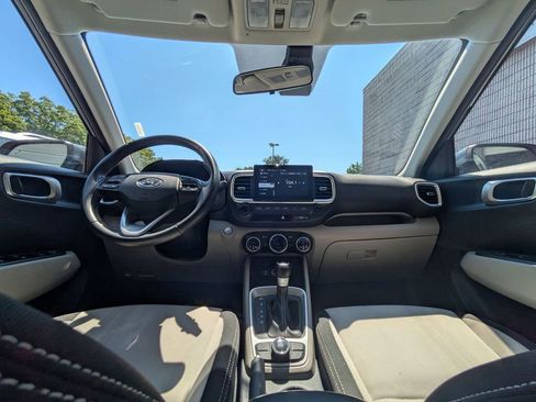 Used 2025 Hyundai Venue SEL FWD image 25