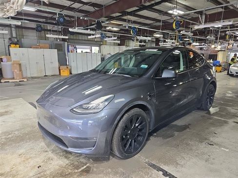 Used 2022 Tesla Model Y Long Range AWD/4WD image 3