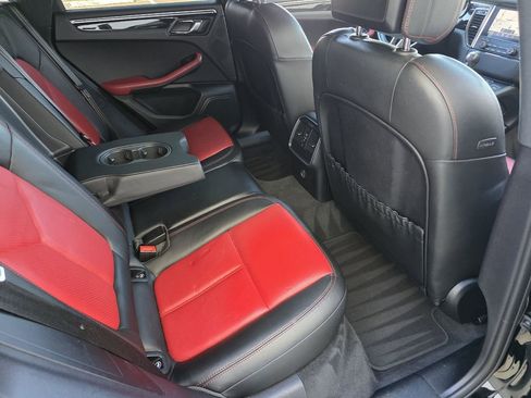 Used 2018 Porsche Macan image 26