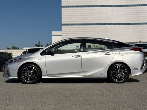 Used 2019 Toyota Prius Prime Advanced w/ Carpet Mat Package FWD image 7