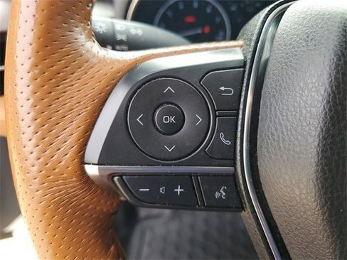 Used 2022 Toyota Avalon Limited image 17