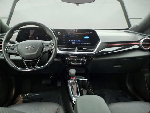 Certified 2024 Chevrolet Trax RS w/ Sunroof Package FWD image 11