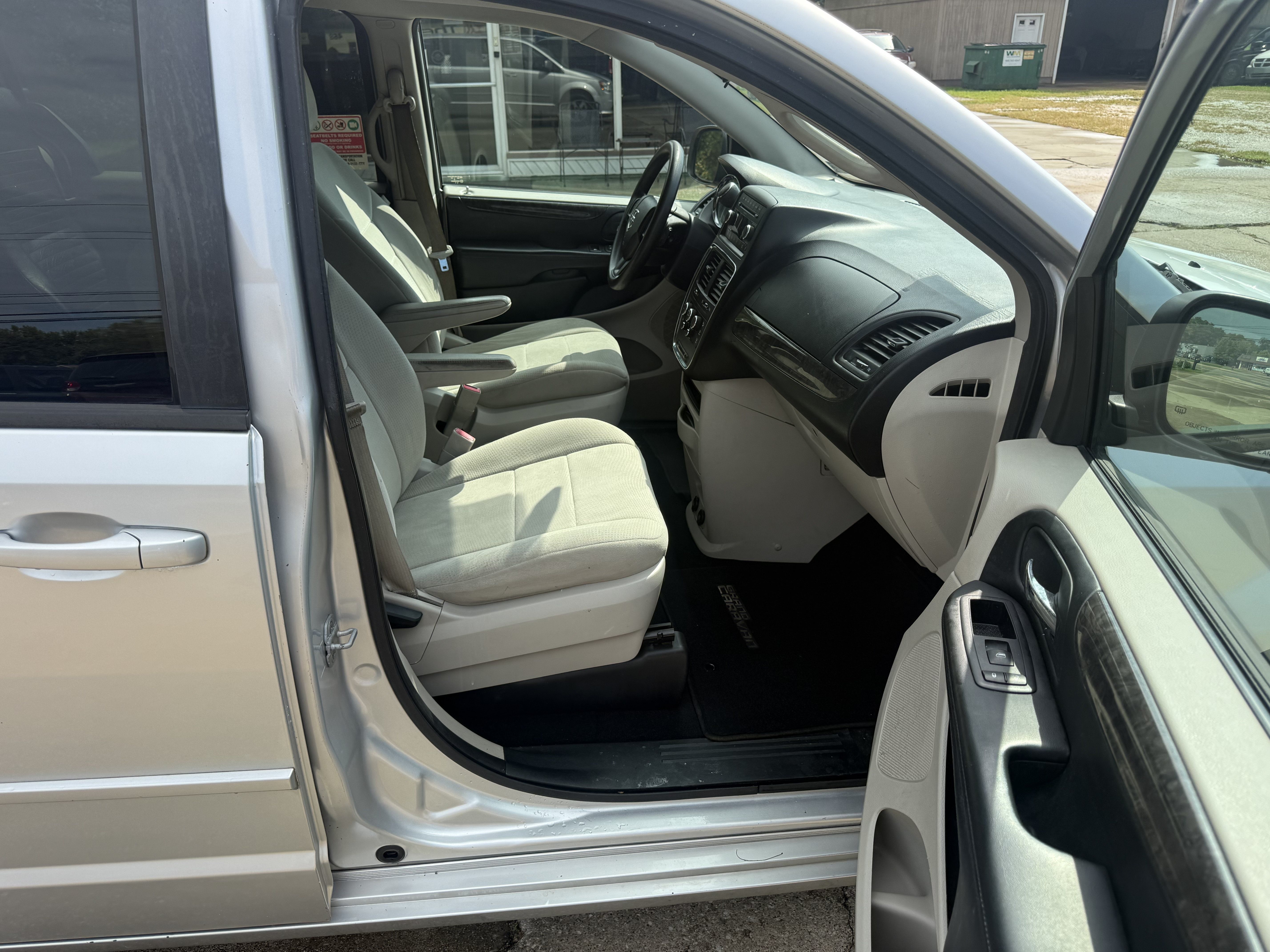 Used 2011 Dodge Grand Caravan Mainstreet FWD image 11