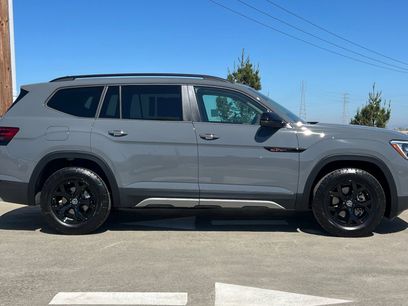 New 2026 Volkswagen Atlas Peak Edition