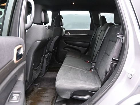 Used 2017 Jeep Grand Cherokee Laredo AWD/4WD image 23