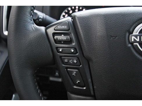 Used 2025 Nissan Frontier SV w/ SV Convenience Package RWD image 14