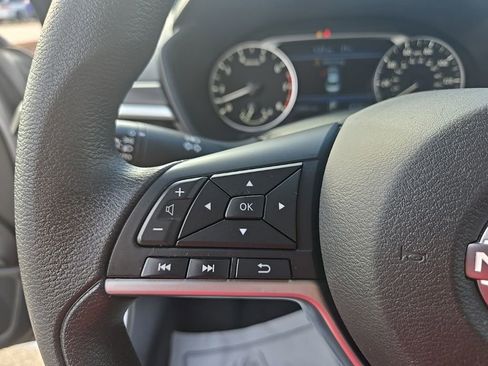 Used 2024 Nissan Altima 2.5 SV image 17