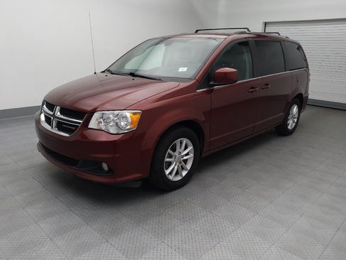 Used 2020 Dodge Grand Caravan SXT FWD image 2