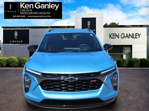 Used 2025 Chevrolet Trax RS FWD image 2