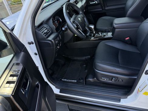 Certified 2019 Toyota 4Runner TRD Off-Road Premium AWD/4WD image 14
