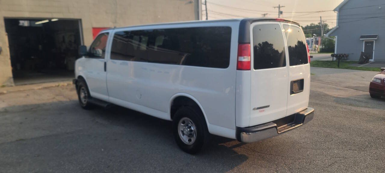 Used 2019 Chevrolet Express 3500 LT w/ LT Preferred Equipment Group RWD image 6