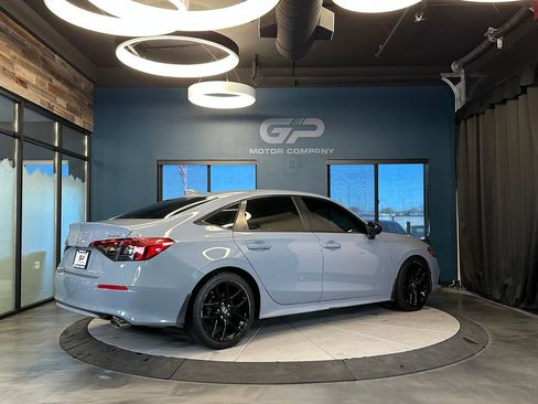 Used 2023 Honda Civic Sport image 3