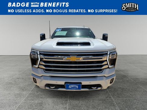 Used 2024 Chevrolet Silverado 2500 High Country w/ Technology Package AWD/4WD image 8