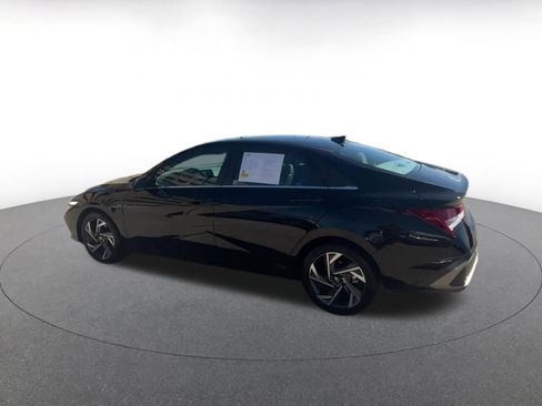 Used 2025 Hyundai Elantra SEL image 10