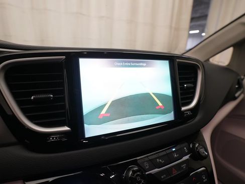 Used 2024 Chrysler Pacifica Touring-L FWD image 21