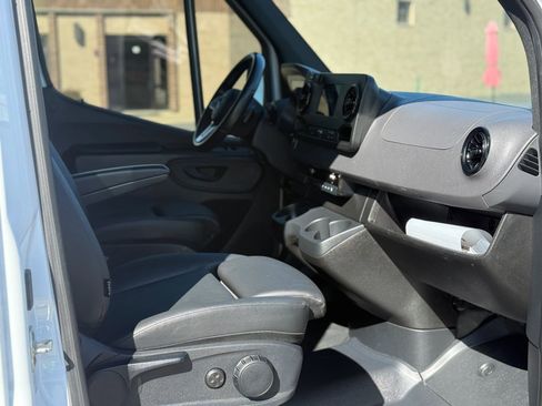 Used 2022 Mercedes-Benz Sprinter 2500 image 15