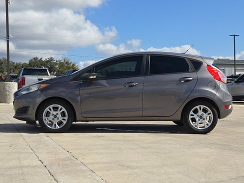 Used 2014 Ford Fiesta SE FWD image 2