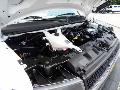 Used 2020 Chevrolet Express 2500 w/ Driver Convenience Package image 37