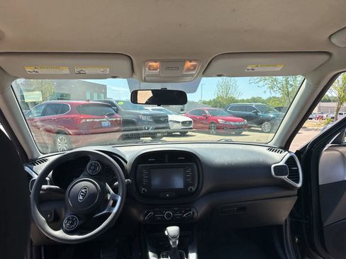 Used 2021 Kia Soul LX FWD image 17