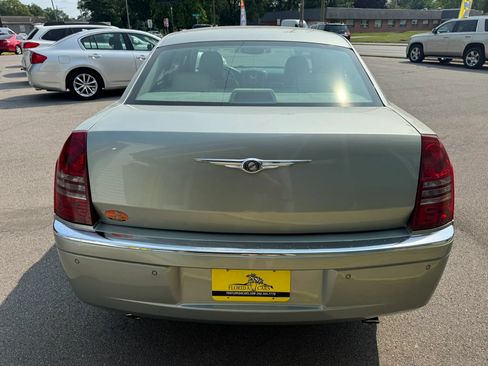 Used 2005 Chrysler 300 C w/ Protection Group II RWD image 7