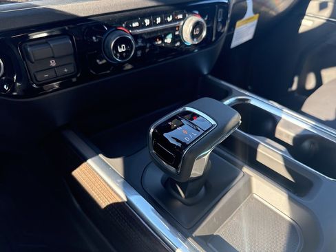 Used 2026 Chevrolet Silverado 1500 LT Trail Boss w/ Convenience Package II image 19