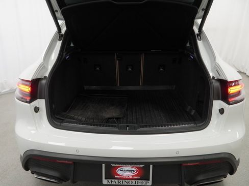 Used 2023 Porsche Macan image 44