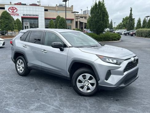 Used 2022 Toyota RAV4 LE FWD image 2
