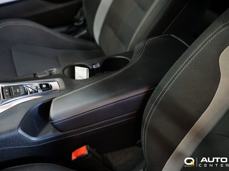 Used 2020 Chevrolet Camaro LT RWD image 17