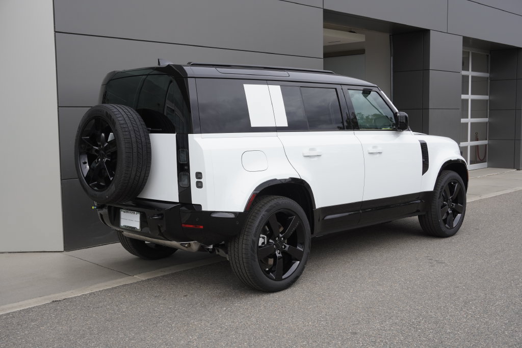 New 2026 Land Rover Defender 110 X-Dynamic SE AWD/4WD image 4