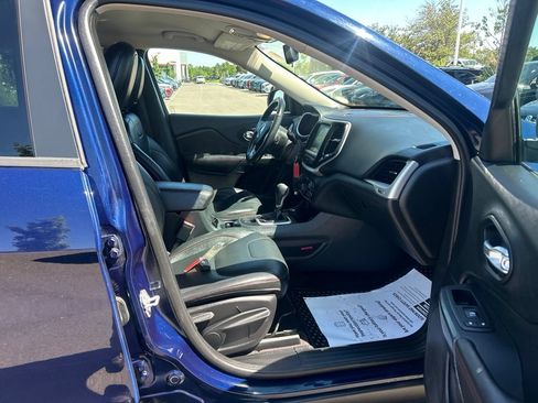 Used 2016 Jeep Cherokee Trailhawk w/ Leather Interior Group AWD/4WD image 13