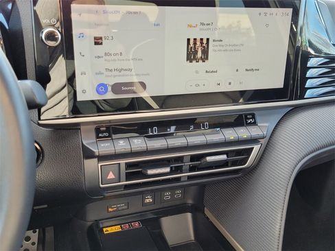 Used 2025 Toyota Camry SE image 17