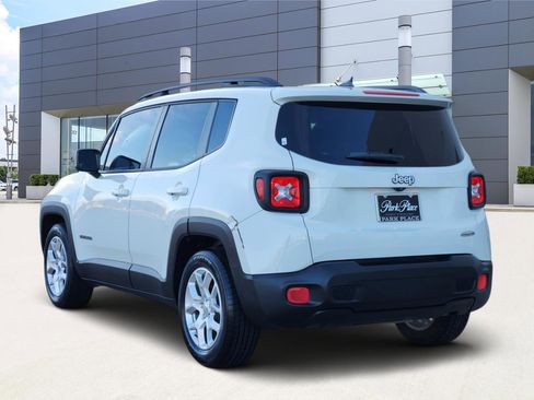 Used 2016 Jeep Renegade Latitude w/ Popular Equipment Group image 4