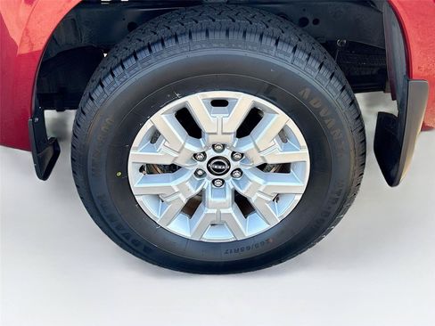 Used 2022 Nissan Frontier SV AWD/4WD image 29