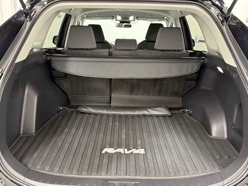 Used 2025 Toyota RAV4 XLE AWD/4WD image 27