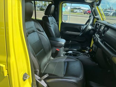 Used 2023 Jeep Wrangler Unlimited Sahara AWD/4WD image 38