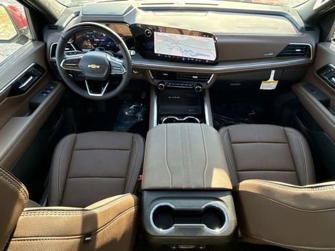 New 2025 Chevrolet Suburban High Country AWD/4WD image 12