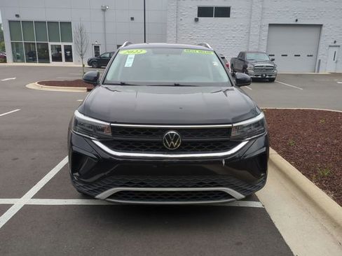 Used 2022 Volkswagen Taos SE FWD image 4