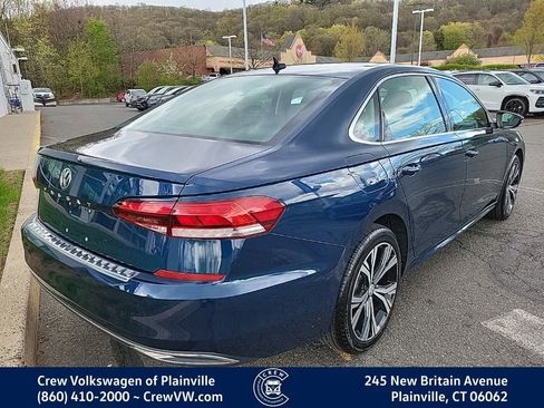 Used 2022 Volkswagen Passat 2.0T SE image 3