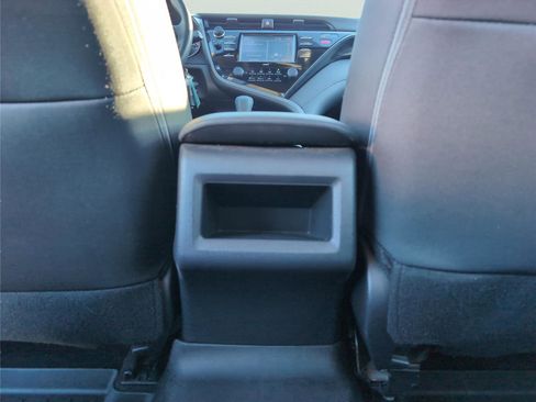 Used 2020 Toyota Camry LE image 30