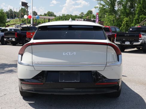 Used 2023 Kia EV6 Wind RWD image 4