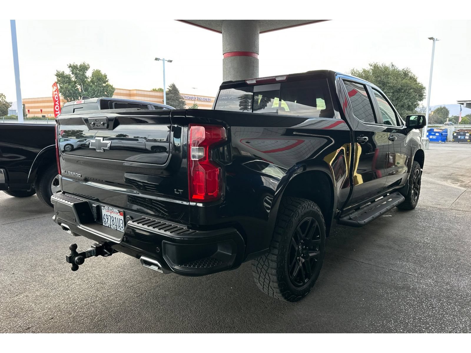 Used 2023 Chevrolet Silverado 1500 LT Trail Boss w/ LT Trail Boss Premium Package AWD/4WD image 5