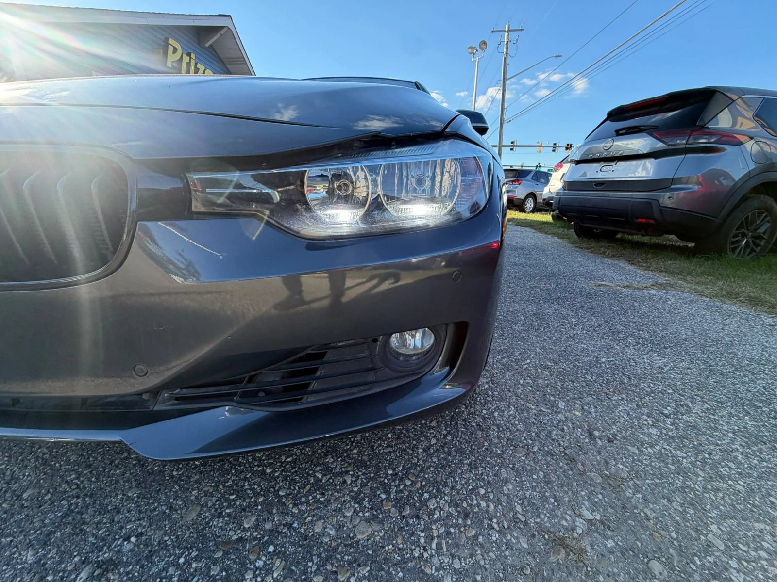 Used 2017 BMW 320i xDrive Sedan w/ Driver Assistance Package AWD/4WD image 9