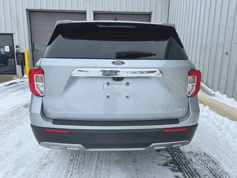 Used 2023 Ford Explorer XLT w/ Equipment Group 202A image 8