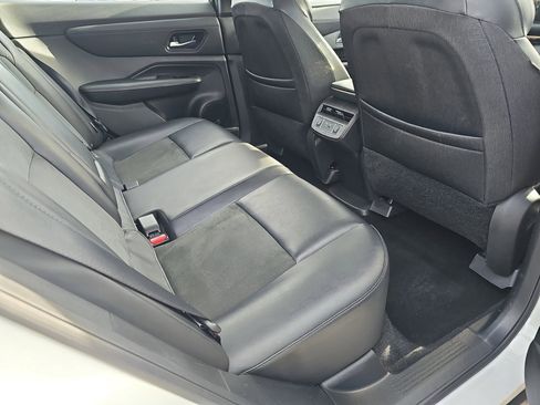 Used 2023 Nissan Ariya FWD image 11
