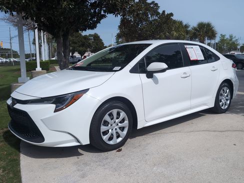 Certified 2022 Toyota Corolla LE image 5